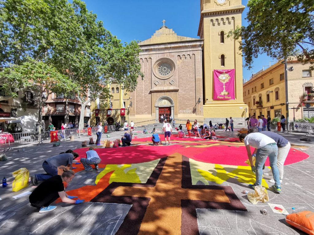 Alfombra y procesión con motivo del Corpus Christi