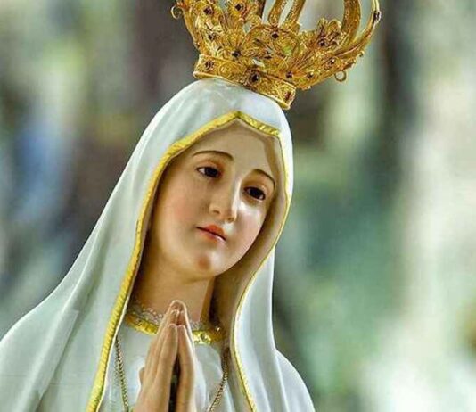 Rosario a la Virgen de Fátima (15 mayo)
