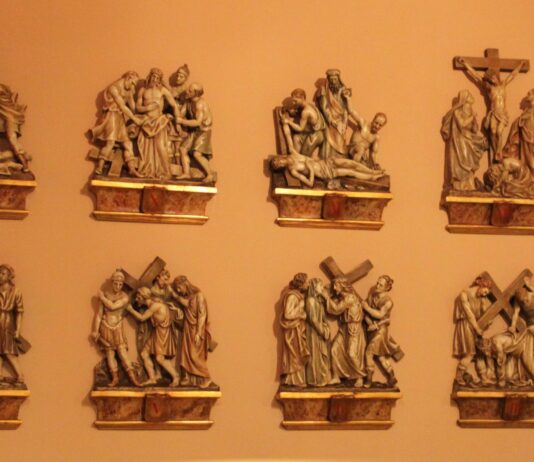 VIA CRUCIS domingos de Cuaresma